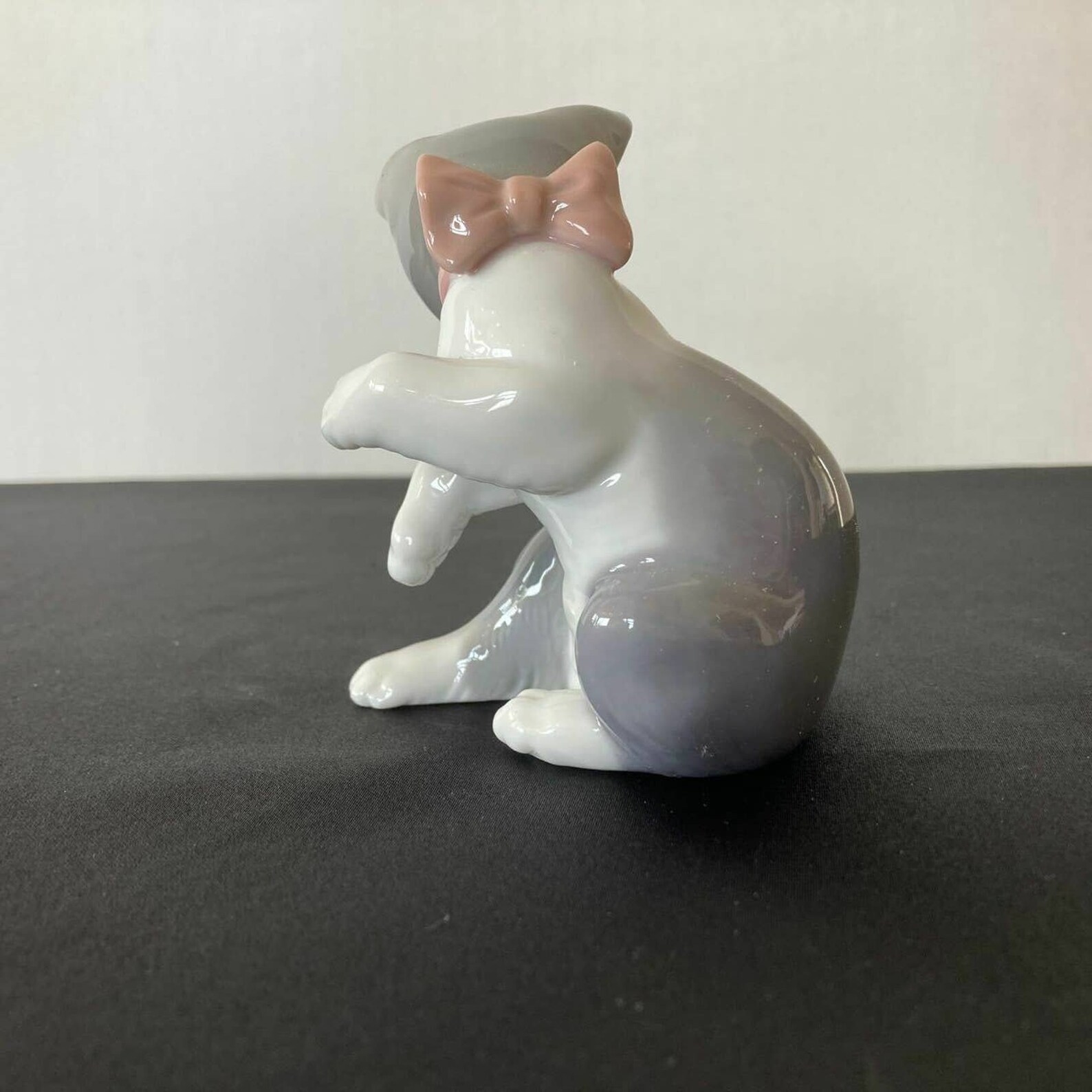 lladro cat with mouse on tail
