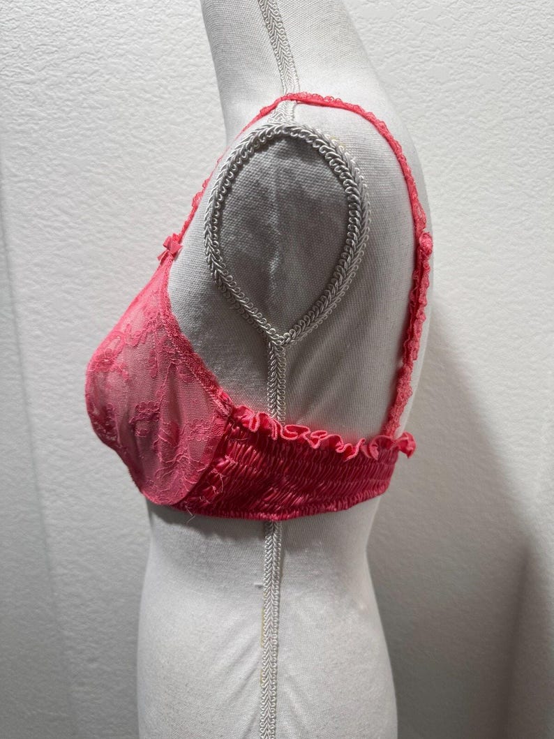 Sujetador vintage Victoria Secret 36C Gold Label de encaje rosa, sin forro, sin relleno y con aros imagen 5