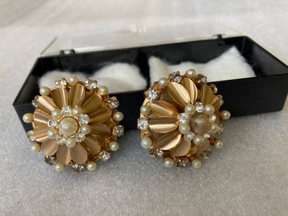 Mid Century Atomic 3D Clip Earrings Pearl Clear R… - image 6