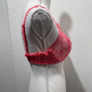 Sujetador vintage Victoria Secret 36C Gold Label de encaje rosa, sin forro, sin relleno y con aros imagen 7