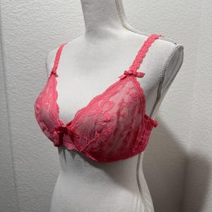 Sujetador vintage Victoria Secret 36C Gold Label de encaje rosa, sin forro, sin relleno y con aros imagen 4