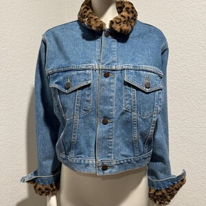 Vintage Y2K 90s Denim Jean Trucker Jacket Sz M Faux Leopard Fur Lined Womens USA