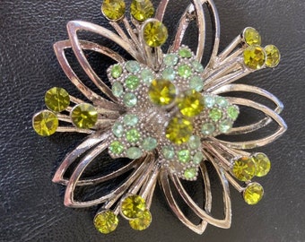 Mid Century 3D Stacked Floral Pin Brooch Green Rhinestones Silver