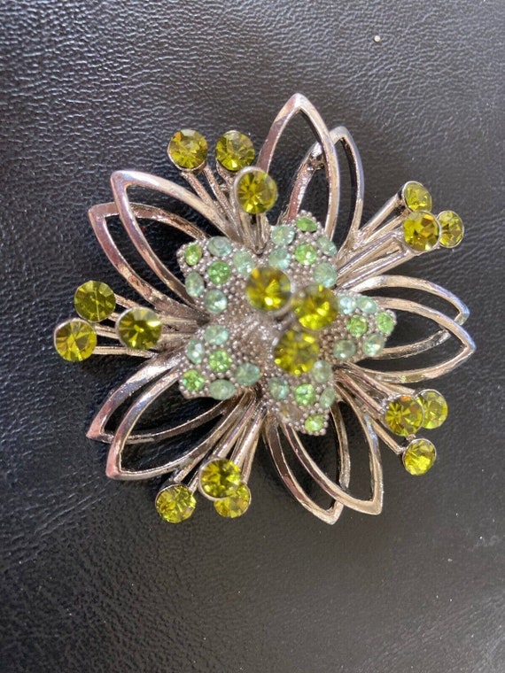 Mid Century 3D Stacked Floral Pin Brooch Green Rhi