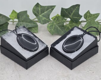 Obsidiaan Worry Thumb Stone Hangersieraden met touwwerk naar keuze.