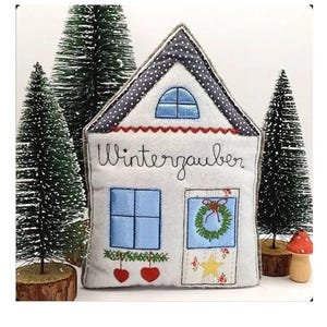 Christmas: House Winter Magic 16x26