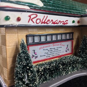 Dept 56 Vintage Snow Village Rollerama Rollschuhbahn 54916 Signiert Neu MIB