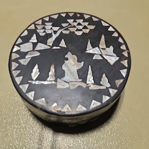 Antique Chinese Wood Box Inlaid Mother Of Pearl Black Lacquer Box 4&quot; Diam
