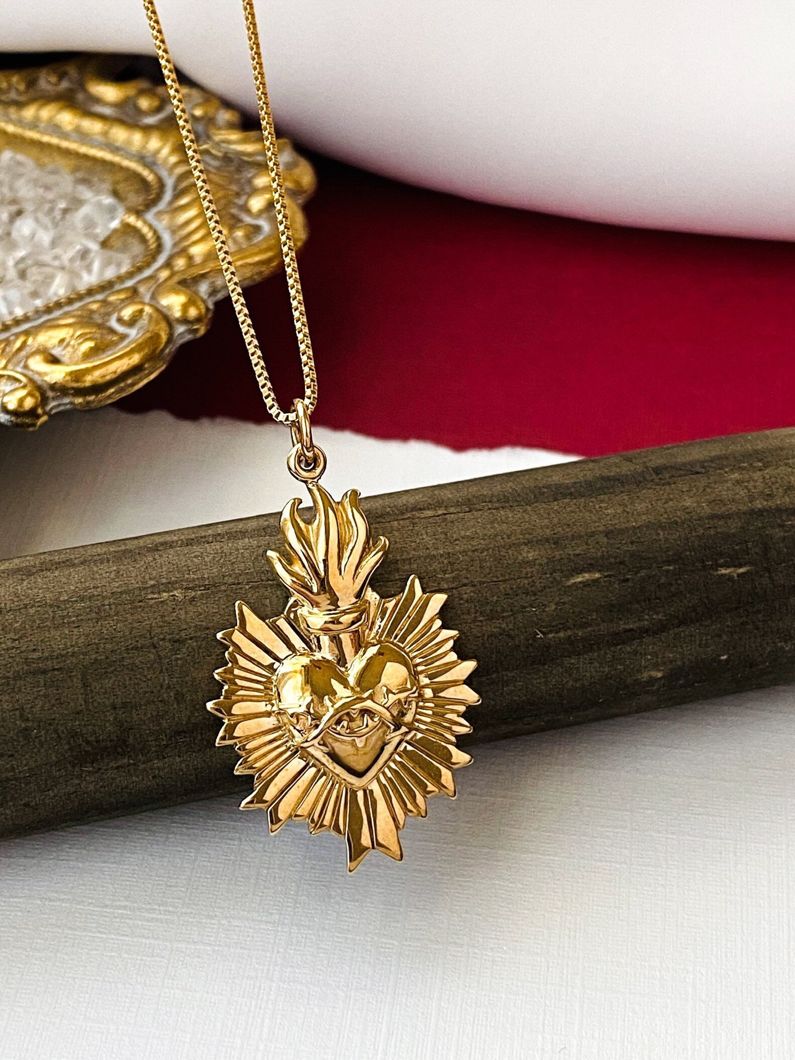 Gold sacred heart necklace sale