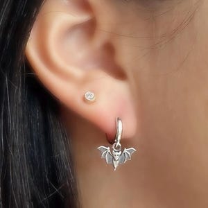 MAGICAL DESIGN シルバーピアス　コウモリ　BAT EARRING MAGICAL DESIGN シルバーピアス コウモリ BAT EARRING