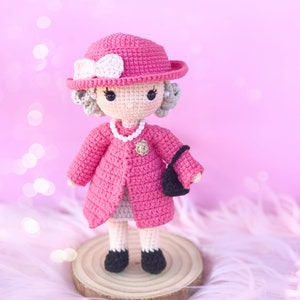Crochet pattern Queen/ Elizabeth amigurumi / doll Queen Isabel/