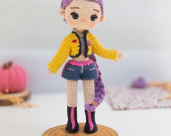 Patrón Amigurumi muñeca niña Kpop, muñeca de crochet en archivo PDF en español e ingles