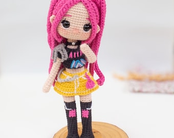 Amigurumi pattern for a Kpop girl doll, crochet PDF pattern in English and Spanish, kawaii style inspired by a warrior