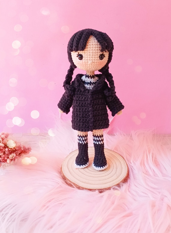 Crochet pattern doll Wednesday amigurumi patron de ganchillo PDF en ingles y español