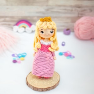 crochet pattern Aurora / doll amigurumi / Aurora amigurumi / PDF in English and Spanish / princess amigurumi