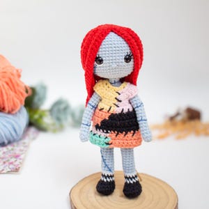 Sally amigurumi crochet pattern Sally, PDF in English and Spanish, doll halloween amigurumi, patrón de ganchillo de muñeca Sally amigurumi