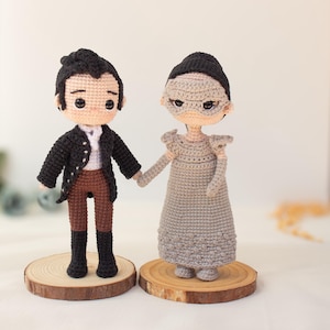 Puede incluir: Un juego de tres tazas de cerámica con un acabado mate moteado. Las tazas son de color crema, gris claro y gris oscuro. Cada taza tiene un diseño simple y minimalista.