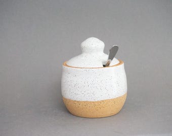 Azucarero pequeño de cerámica blanca moteada con descuento – Tarro pequeño de miel hecho a mano con tapa