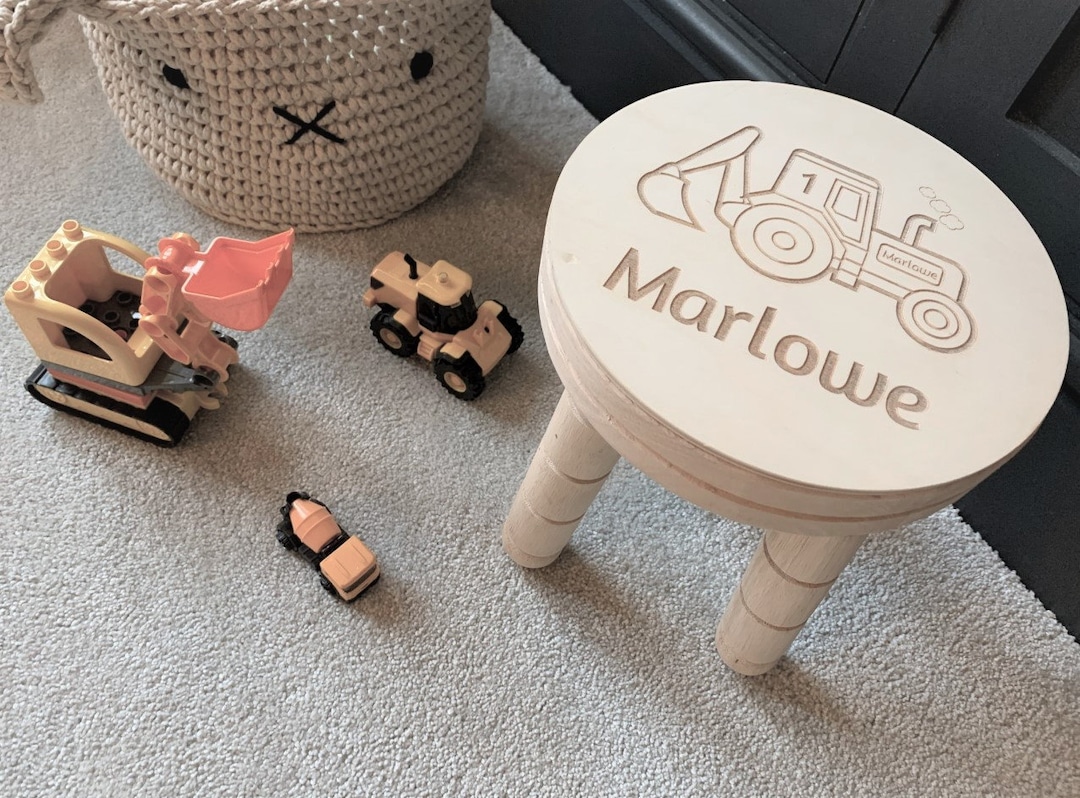 Tabouret / Table / Chaise Enfant Personnalisé - Avec Prénom Gravé, Dimensions 35x35x40 Cm - Neuf