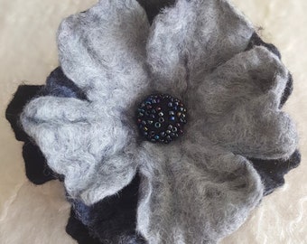 Felt brooch, felt flowers, handmade gift.