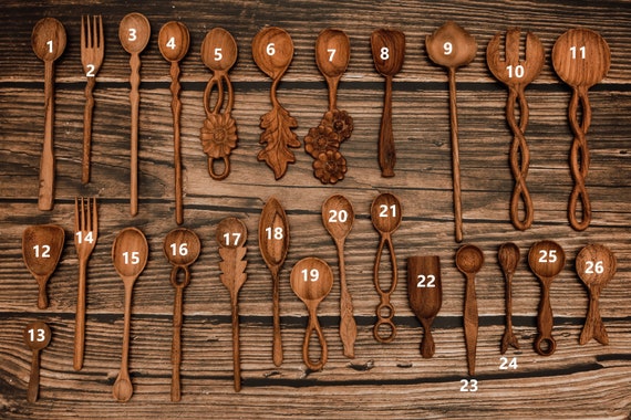 Cucchiaio di legno dal design assortito, utensili da cucina biologici  incarcerati a mano, stoviglie artigianali in legno naturale, regalo di  cucchiai di legno da portata fatti a mano -  Italia