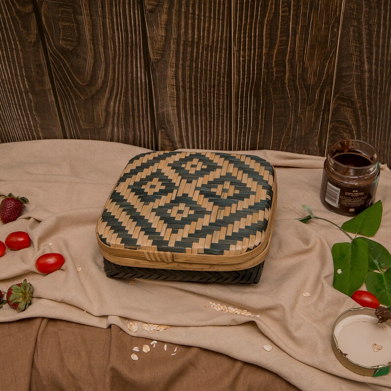 Handmade Natural Pattern Bamboo & Lid Storage, Hand Woven Rattan Bread, Fruit Basket, Vintage Seagrass Organizer, Jewelry Box, Hampton Tray image 4