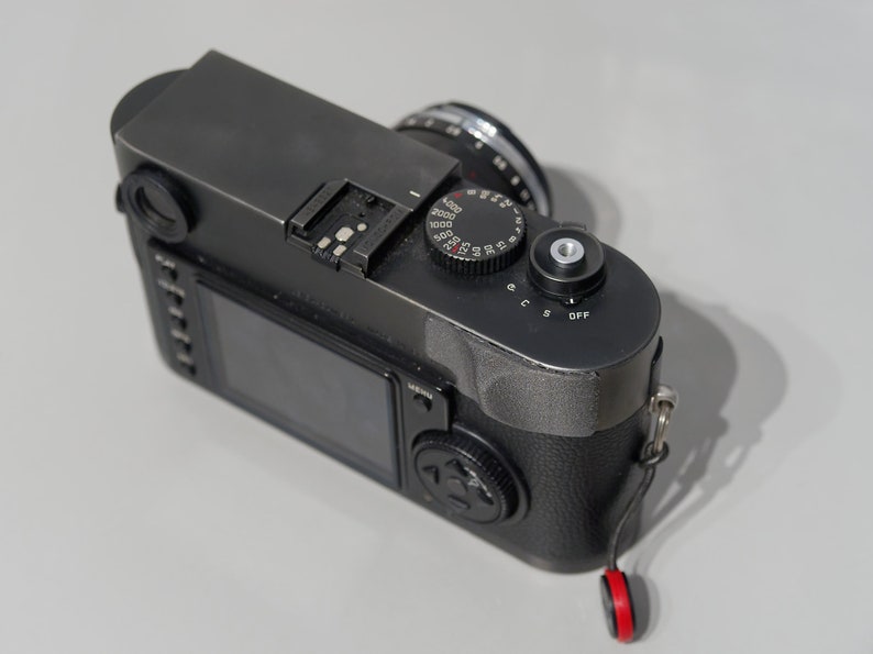 The Thumbamajig, A thumb grip for the Leica M8 / M9 image 1