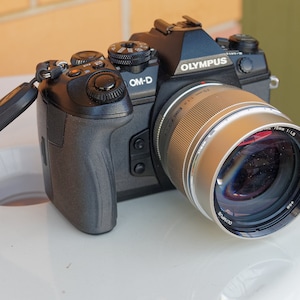 Nylon/Carbon Fibre replacement grip for Olympus E-M1 II