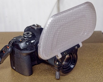 Universal compact macro flash diffuser panel.