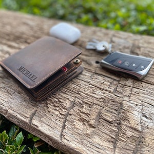 Cartera de cuero personalizada para hombre - Tiene capacidad para ocho tarjetas - Cartera de hombre personalizada