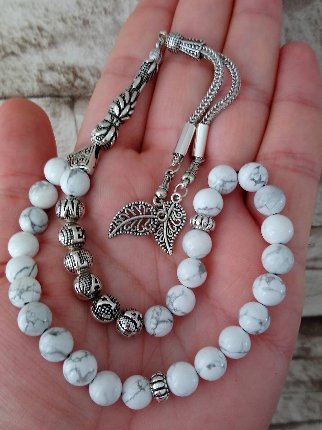 Kundenspezifische Howlith Tasbih, personalisiertes Edelstein-Tesbih  Geschenk, weißes Tasbeeh Favor, 33 islamische Misbaha, 8 mm Name  Rosenkranz, besonderes Geschenk - .de