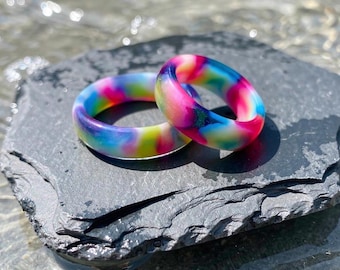 Anillo de resina arcoíris: banda de epoxi colorida