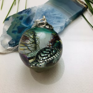 Turtle resin necklace/ sea turtle pendant / beach resin necklace/ bubble resin necklace/wanderlust jewelry/wood resin jewelry/gift for her