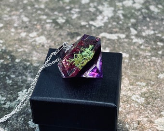 Collar de resina de musgo preservado: colgante de planta real con corte de diamante