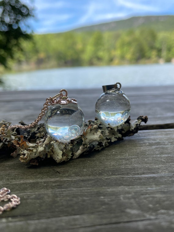 Clear outlet resin necklace