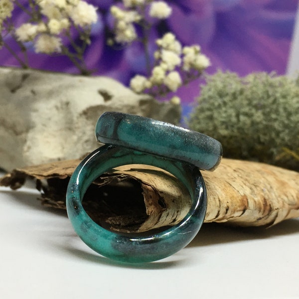 Green Sunset Shell Resin Ring main image 1