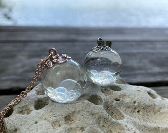 Collana Artigianale In Resina E Vetro Con Perle Sfera Bianche – Bigiotteria Fatta A Mano