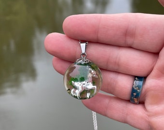 鹿の樹脂バブルネックレス：森の木のペンダント - Etsy 日本