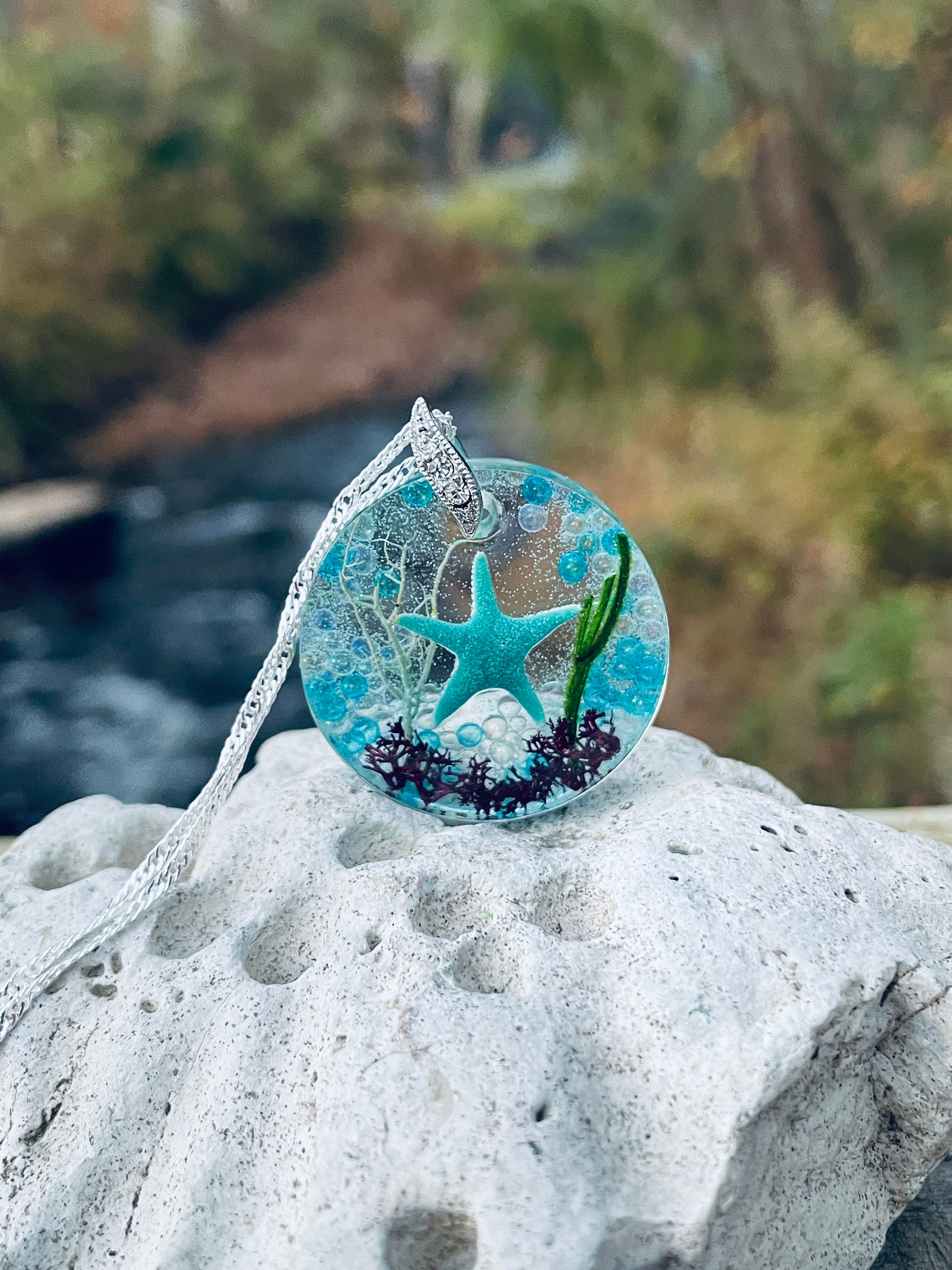 Etsy resin hotsell pendant