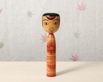 Vintage Tsuchiyu style kokeshi doll, 22cm / 8.66inch in height, by Yoshizo IWAMOTO (1912-1973), Japanese wooden kokeshi doll