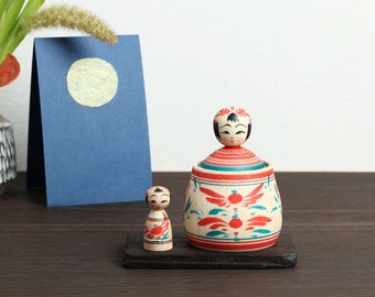 Ejiko pot with a mini kokeshi doll, 9cm / 3.54inch in height, made by Teruyuki Hiraga, Sakunami style kokeshi craftsman