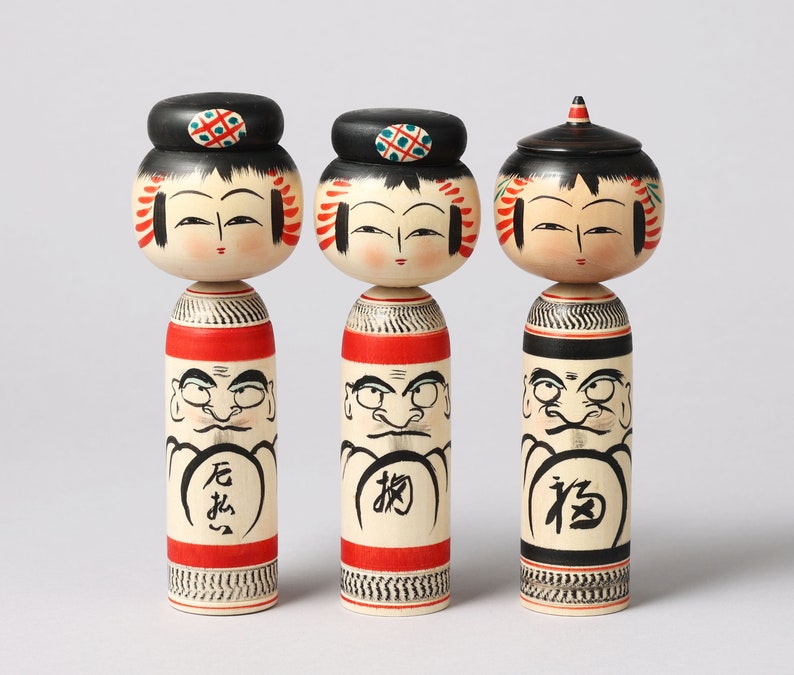 Daruma-e kokeshi doll, Yakubarai, 15.5cm / 6.10inch in height, by Yoshio Ogasawara 1936, Japanese wooden kokeshi doll image 9