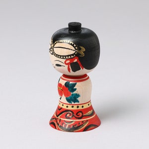 Dogu kokeshi doll, 9.5cm / 3.74inch in height, made by Muchihide ABO 1950, Tsugaru style craftsman, Japanese wooden kokeshi doll image 4