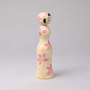 Poupée kokeshi Sakura-fleur de cerisier, 19 cm de hauteur, réalisée par Teruyuki HIRAGA, artisan kokeshi de style Sakunami image 6