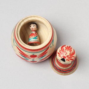 Ejiko pot with a mini kokeshi doll, 9.4cm / 3.7inch in height, made by Teruyuki Hiraga, Sakunami style kokeshi craftsman image 10