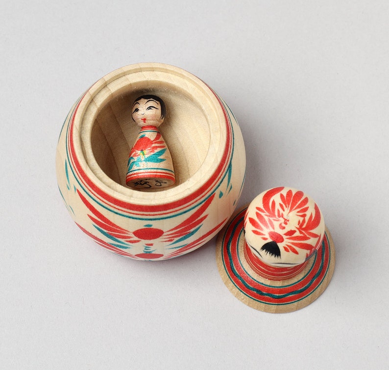 Ejiko pot with a mini kokeshi doll, 9.4cm / 3.7inch in height, made by Teruyuki Hiraga, Sakunami style kokeshi craftsman image 10