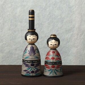 Hina kokeshi doll, 21.5cm / 8.46inch in height, made by Teruyuki HIRAGA, Sakunami style kokeshi craftsman