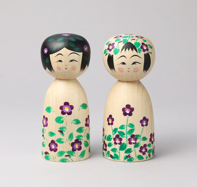 Poupée kokeshi Sumire-violet, 15 cm de hauteur, réalisée par Teruyuki HIRAGA, artisan kokeshi de style Sakunami image 9