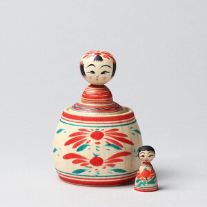 Ejiko pot with a mini kokeshi doll, 9.4cm / 3.7inch in height, made by Teruyuki Hiraga, Sakunami style kokeshi craftsman image 2