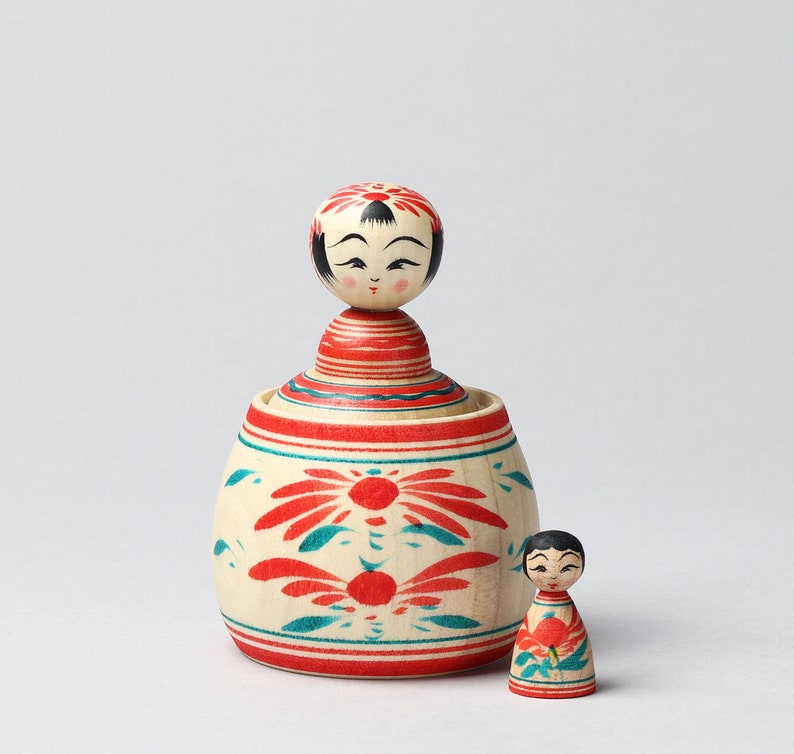 Ejiko pot with a mini kokeshi doll, 9.4cm / 3.7inch in height, made by Teruyuki Hiraga, Sakunami style kokeshi craftsman image 2